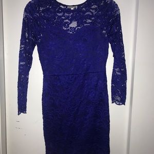 Body-con lace dress